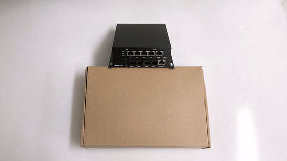 FTTH 솔루션을 위한 소형 4 하이오소 에폰 OLT Black Metal DC12V 5A 1000M 업링크 OLT